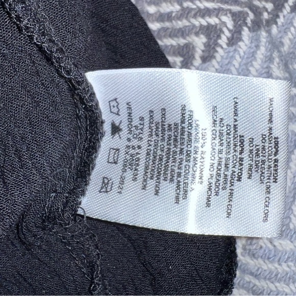 Kiwi Punch Black Short Sleeve Crop Blouse - Picture 9 of 9